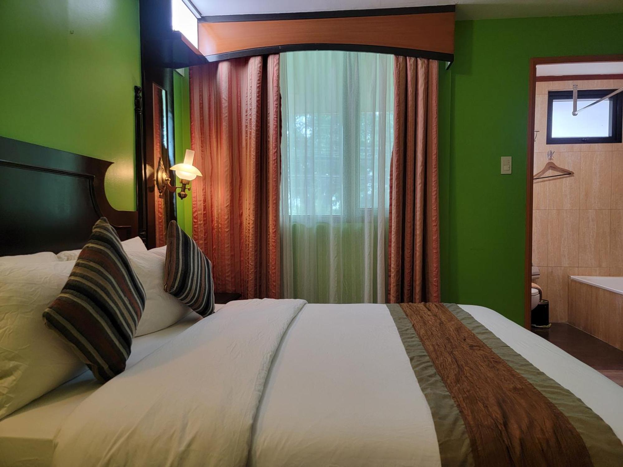 Lee Boutique Hotel Tagaytay Tagaytay City Exterior photo